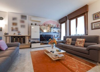 Soggiorno - Quadrilocale Via Dei Pradelli
 
9, Brembate - foto 5