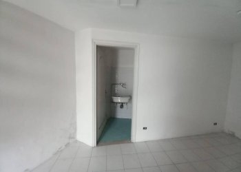 Foto 8 - Locale Commerciale VIA TURATI
 
1, Ozieri - foto 8