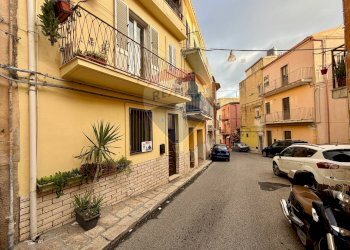 Edificio all\'aperto - Casa indipendente Largo Mentana
 
17, Ragusa - foto 2