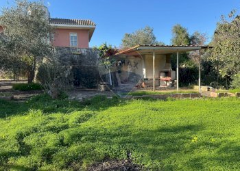 Giardino - Villa Traversa al numero 55 di via Bari, Bari - foto 12