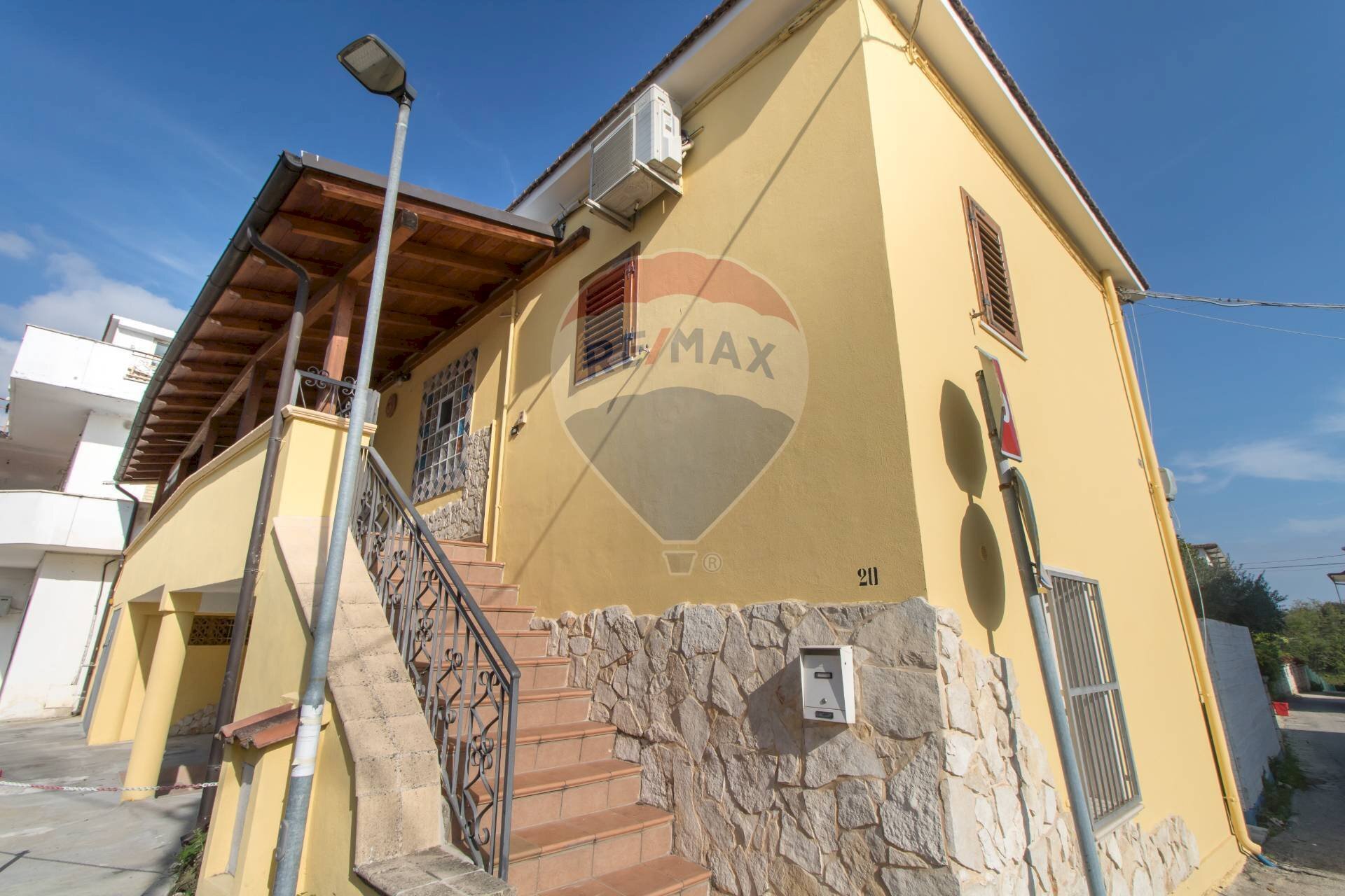 Casa all\'aperto - Casa indipendente via barbanera
 
20, Manoppello - foto 1