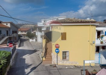 Edificio all\'aperto - Casa indipendente via barbanera
 
20, Manoppello - foto 41