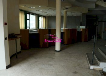 Veduta dell\'ingresso al piano terreno - Ufficio Via Francesco Berni, Empoli - foto 2