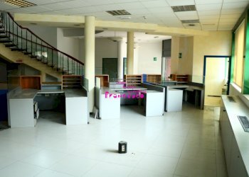 Veduta d\'insieme del locale open space al piano terreno - Ufficio Via Francesco Berni, Empoli - foto 4