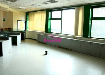 Altra veduta d\'insieme del locale open space al piano terreno - Ufficio Via Francesco Berni, Empoli - foto 5