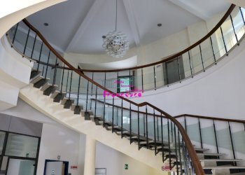 Altra veduta delle bellissime scale interne - Ufficio Via Francesco Berni, Empoli - foto 28