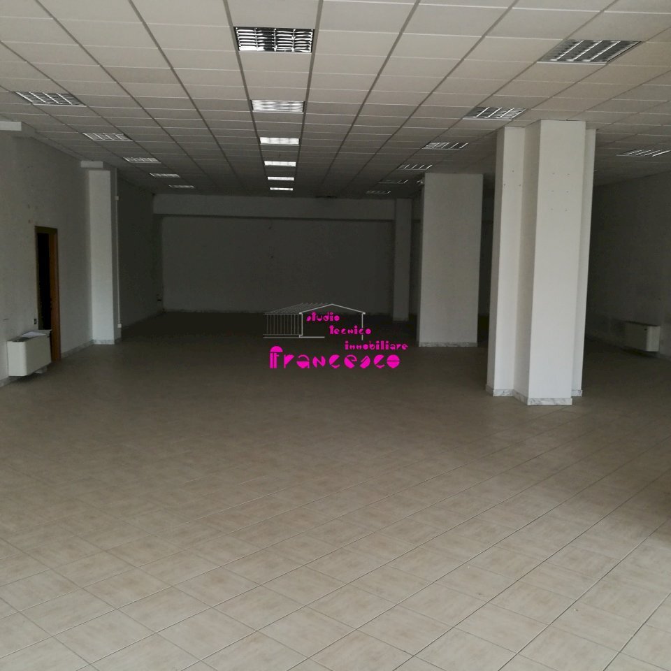 Veduta d\'insieme del fondo commerciale - Commercial Premises Via Francesco Berni, Empoli - photo 3