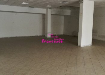 Veduta d\'insieme del fondo commerciale - Locale Commerciale Via Francesco Berni, Empoli - foto 2