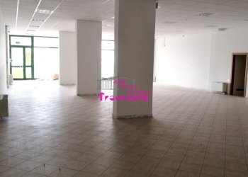 Veduta d\'insieme del fondo commerciale - Locale Commerciale Via Francesco Berni, Empoli - foto 7