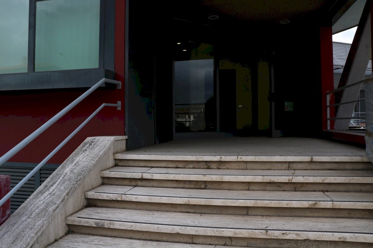 Veduta delle scale esclusive di accesso - Ufficio Via Francesco Berni, Empoli - foto 3