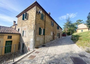 Facciata - Casa indipendente via Felice Cavallotti, San Leo - foto 24