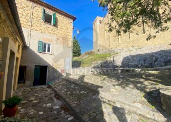 Facciata - Casa indipendente via Felice Cavallotti, San Leo - foto 25