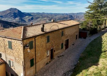 Facciata - Casa indipendente via Felice Cavallotti, San Leo - foto 27