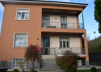Facciata - Villa via Bellinzona, 22, Gallarate - foto 1