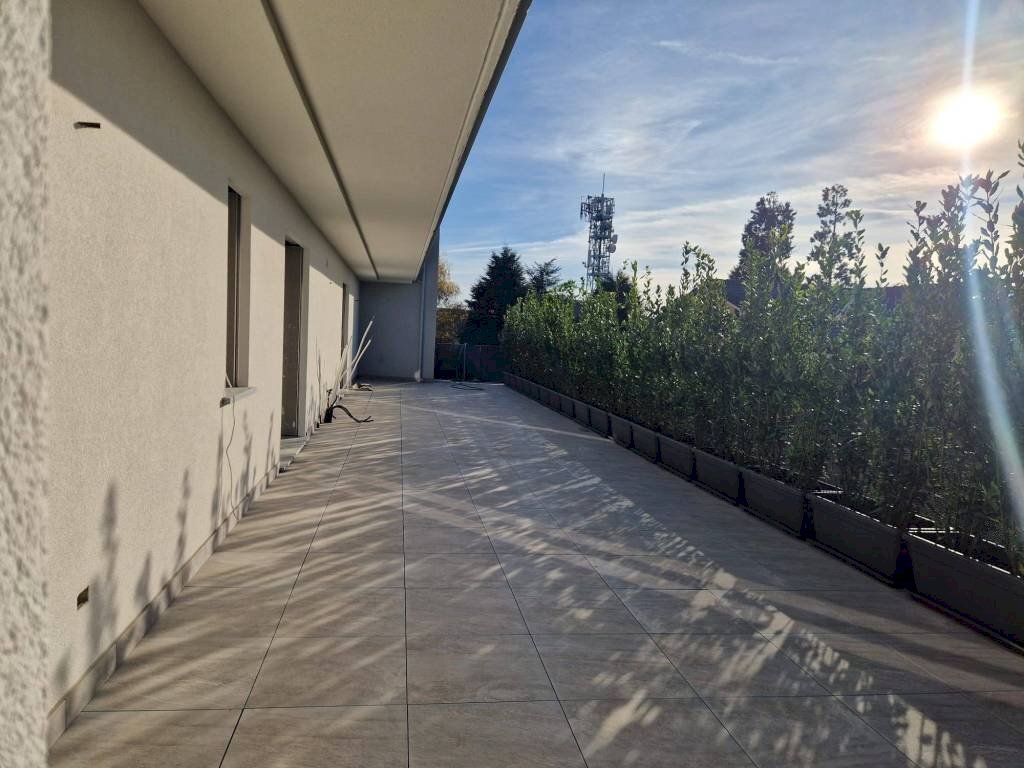 Terrazzo - Trilocale viale Luigi Borri, 134, Varese (zona Bustecche) - foto 1