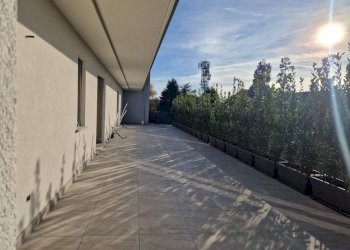 Terrazzo - Trilocale viale Luigi Borri, 134, Varese (zona Bustecche) - foto 1