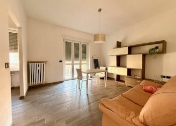 Soggiorno - Trilocale viale Eloisia Barbaroux, 45, Carmagnola - foto 3