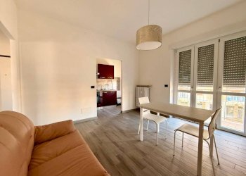 Soggiorno - Trilocale viale Eloisia Barbaroux, 45, Carmagnola - foto 4