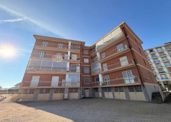 Facciata - Trilocale viale Eloisia Barbaroux, 45, Carmagnola - foto 23