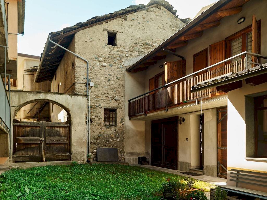 Facciata - Bilocale via Umberto I, 90, Fenestrelle - foto 1