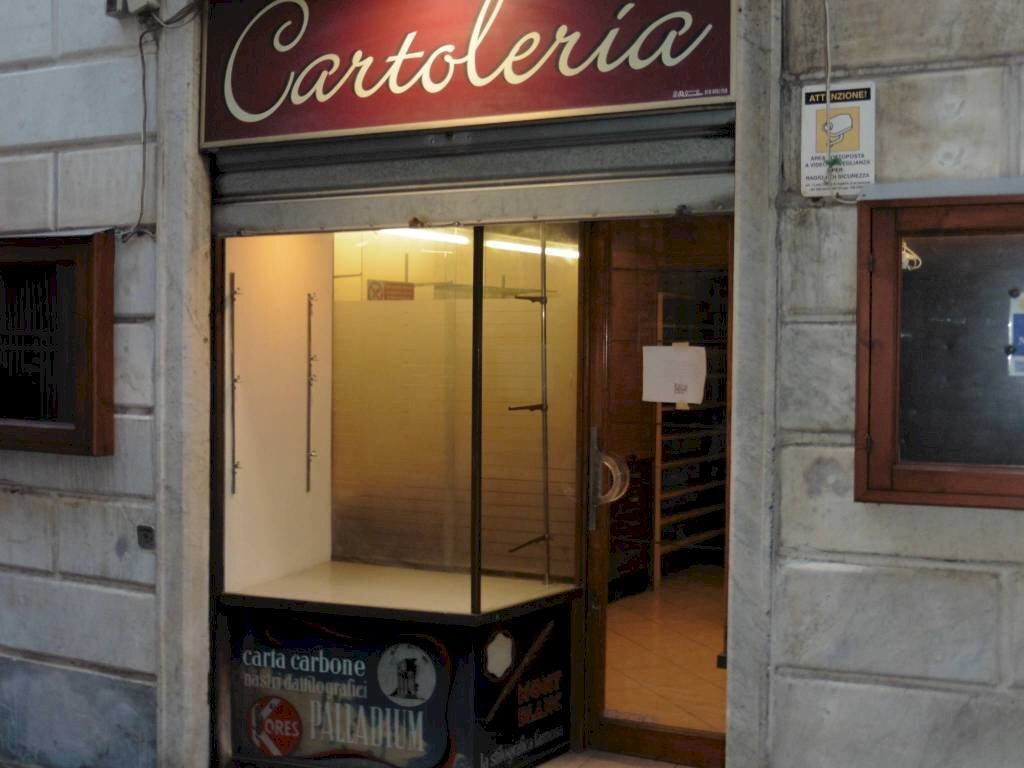 Ingresso - Attività Commerciale via Benedetto Cairoli, 35, Genova - foto 3