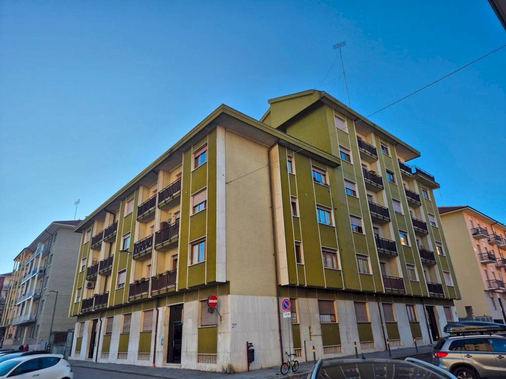 Facciata - Bilocale via Michele Coppino, 27, Cuneo (zona Centro) - foto 1