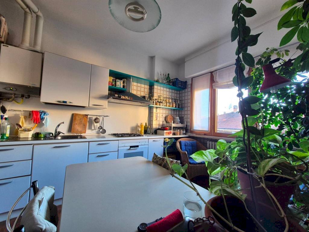 Cucina - Bilocale via Michele Coppino, 27, Cuneo (zona Centro) - foto 3