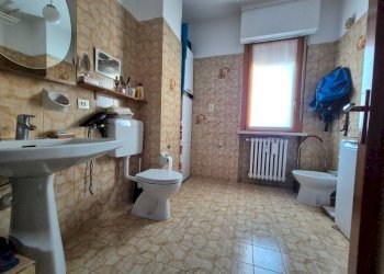 Bagno - Bilocale via Michele Coppino, 27, Cuneo (zona Centro) - foto 26