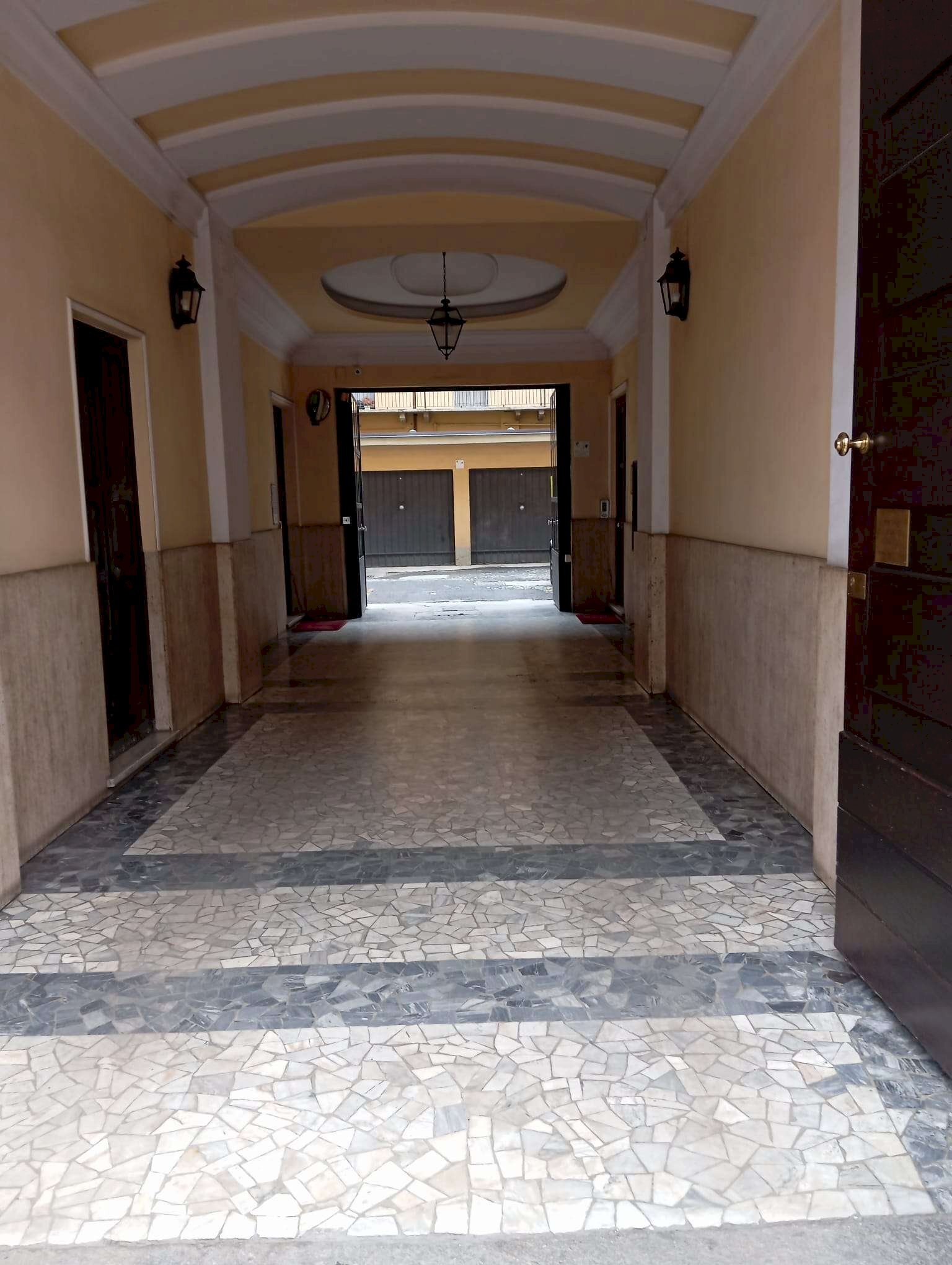 androne - Three-room apartment corso Siccardi, 15, Torino (neighborhood Centro) - photo 2