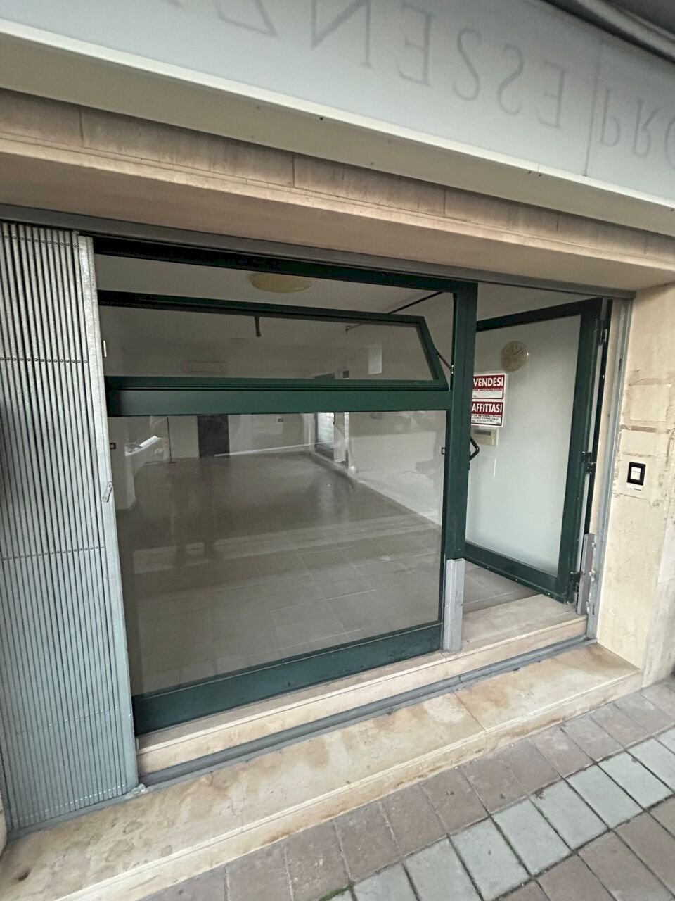 WhatsApp Image 2025-12-12 at 16.28.51.jpeg - Locale Commerciale Via socrate 10, Pescara - foto 3