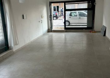 WhatsApp Image 2025-12-12 at 16.28.52.jpeg - Commercial Premises Via socrate 10, Pescara - photo 1