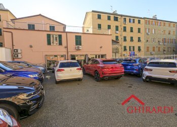 6.4 PIAZZALE.jpg - Show room VIA PRA' 5, Genova (zona Sestri Ponente) - foto 21