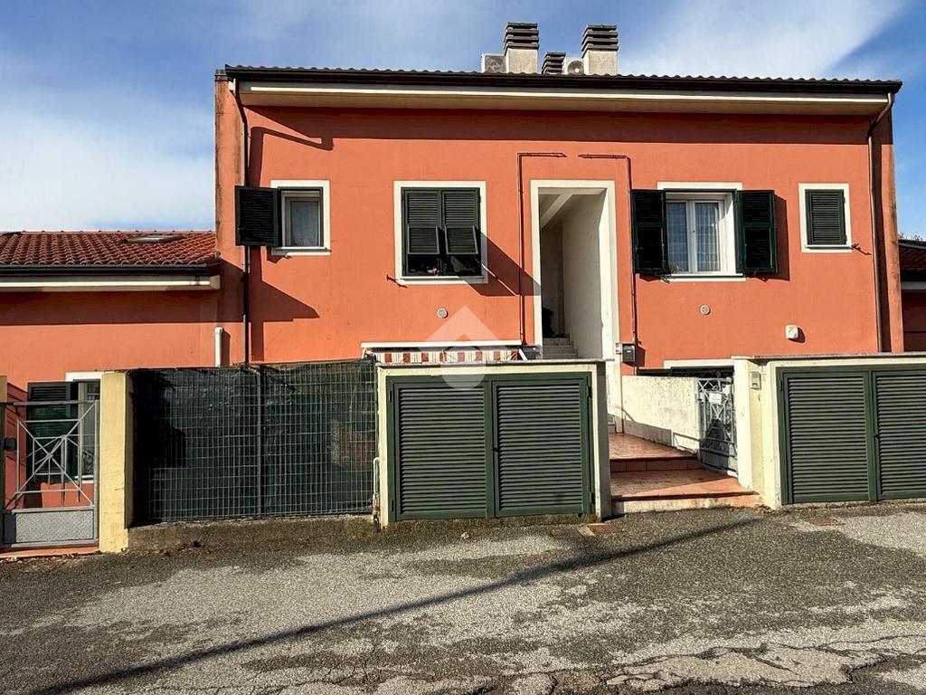 Three-room apartment Via Nino Bixio, hamlet Ponzano Magra, Santo Stefano di Magra - photo 1