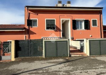 Three-room apartment Via Nino Bixio, hamlet Ponzano Magra, Santo Stefano di Magra - photo 1