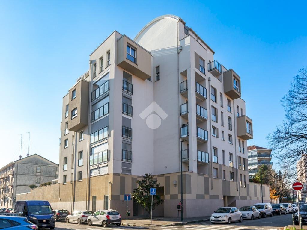 Three-room apartment Via Asinari Di Bernezzo, Torino (neighborhood Parella) - photo 2