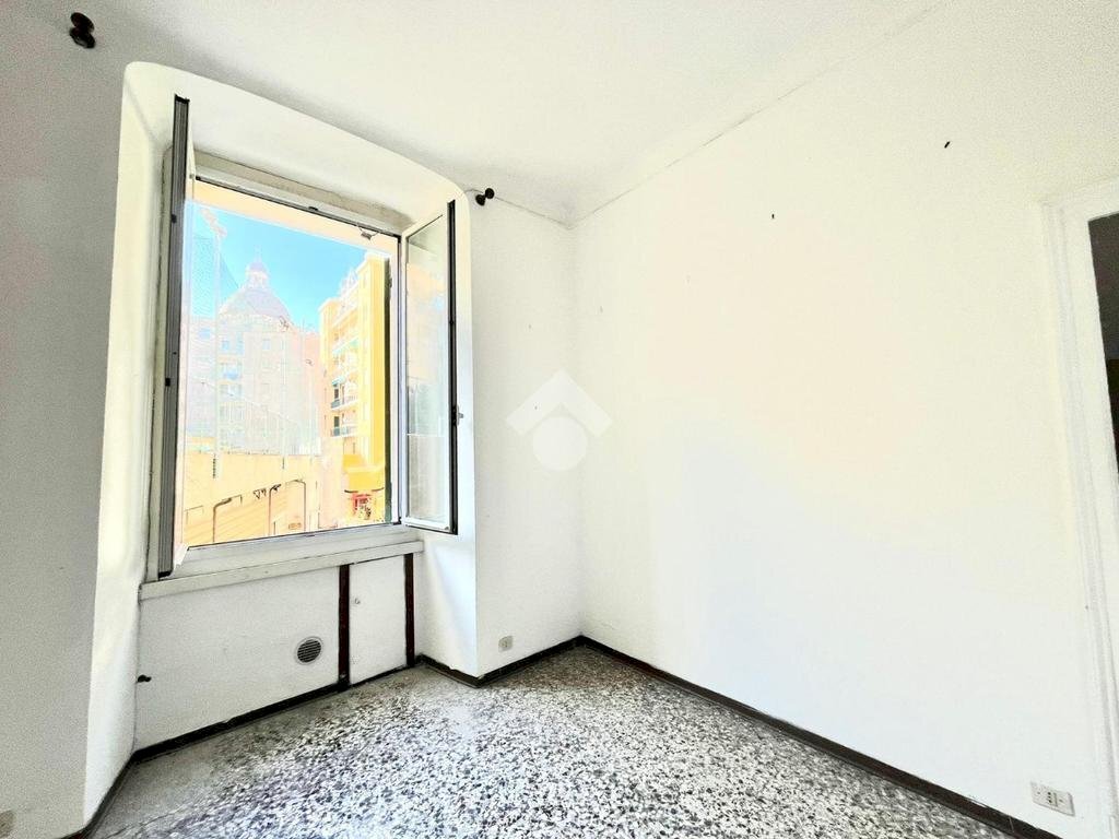 Four-room apartment Via Fieschi, Genova (neighborhood Carignano) - photo 3