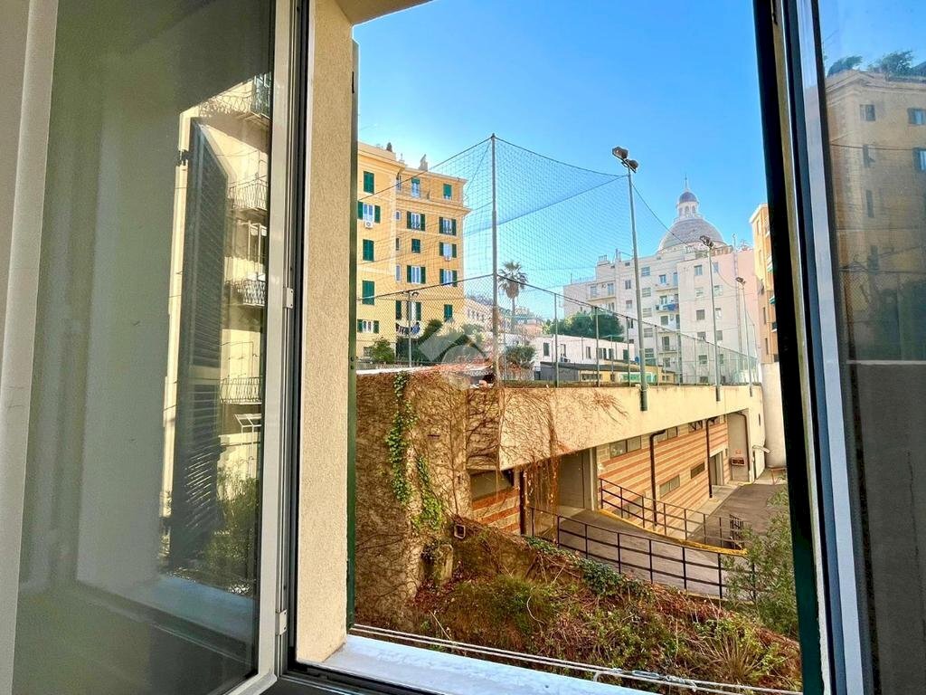 Four-room apartment Via Fieschi, Genova (neighborhood Carignano) - photo 2