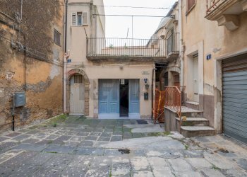Edificio all\'aperto - Casa indipendente via Ronco Schiciano
 
3-5, Caltagirone - foto 12