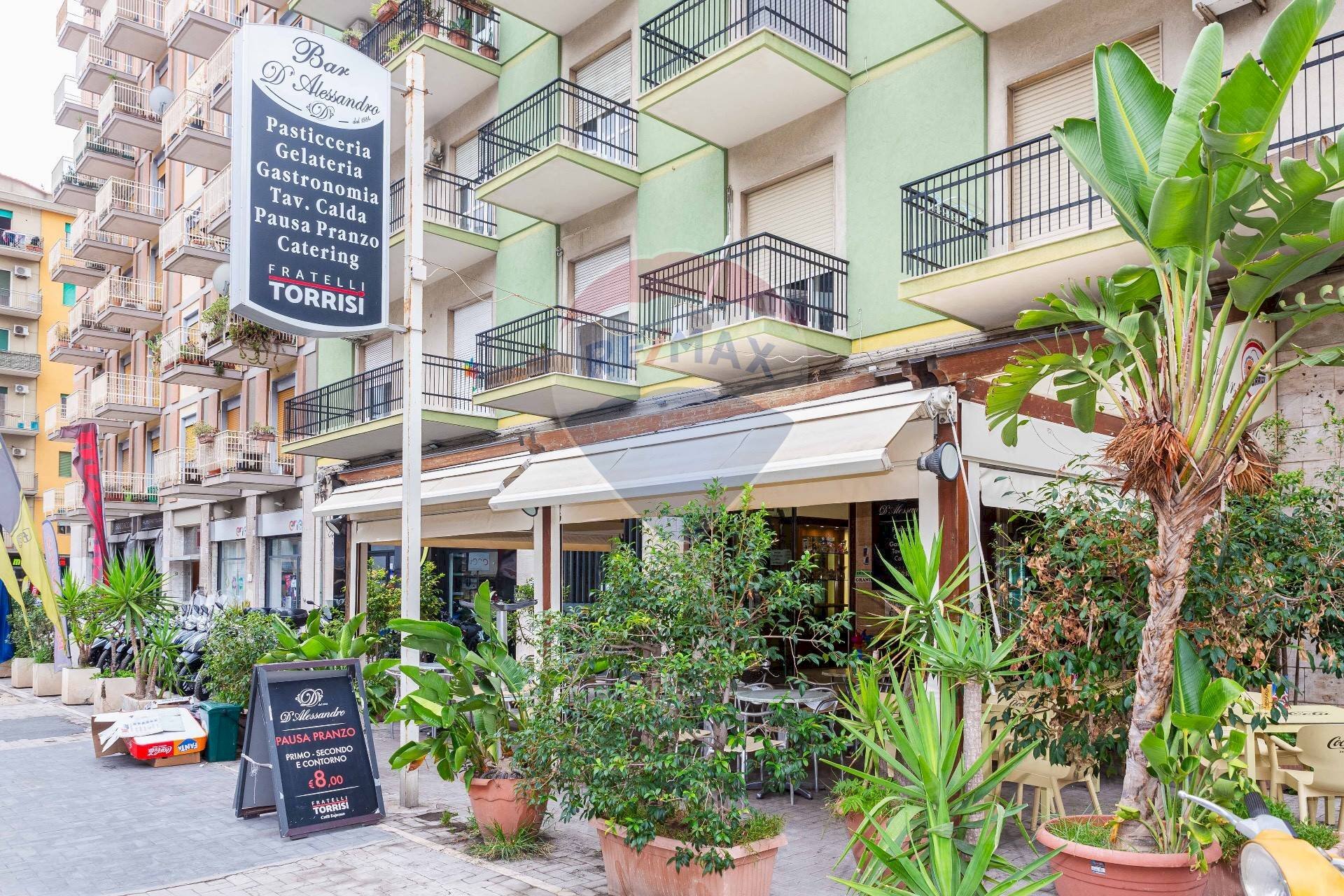 Edificio all\'aperto - Cafeteria - Cold Bar Via Matteo Renato Imbriani
 
181, Catania - photo 1