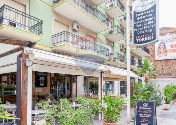 Edificio all\'aperto - Cafeteria - Cold Bar Via Matteo Renato Imbriani
 
181, Catania - photo 2