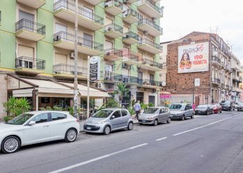 Edificio all\'aperto - Cafeteria - Cold Bar Via Matteo Renato Imbriani
 
181, Catania - photo 4