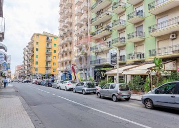 Edificio all\'aperto - Cafeteria - Cold Bar Via Matteo Renato Imbriani
 
181, Catania - photo 6
