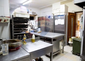 Cucina - Cafeteria - Cold Bar Via Matteo Renato Imbriani
 
181, Catania - photo 14