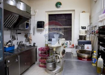 Cucina - Cafeteria - Cold Bar Via Matteo Renato Imbriani
 
181, Catania - photo 16