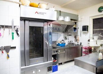 Cucina - Cafeteria - Cold Bar Via Matteo Renato Imbriani
 
181, Catania - photo 19