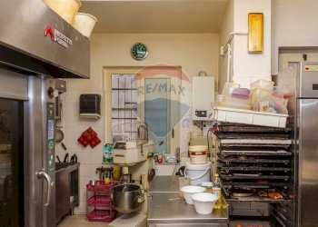 Cucina - Cafeteria - Cold Bar Via Matteo Renato Imbriani
 
181, Catania - photo 32