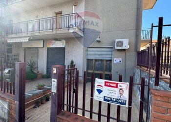 Edificio all\'aperto - Commercial Premises Via Giovanni Pascoli
6, Sant'Agata Li Battiati - photo 2