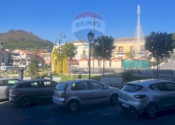 Edificio all\'aperto - Bar Tavola Calda - Fredda Nicolosi - foto 12