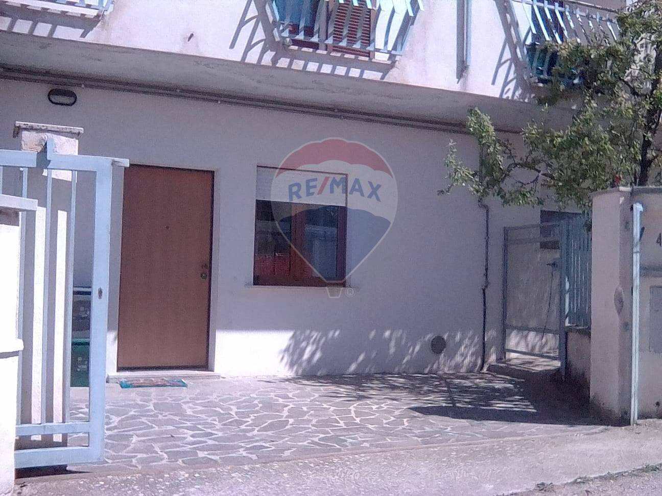 Edificio all\'aperto - Two-room apartment Via Caduti di Via Fani, Poggio Picenze - photo 2