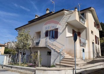 Casa all\'aperto - Bilocale Via Caduti di Via Fani, Poggio Picenze - foto 1